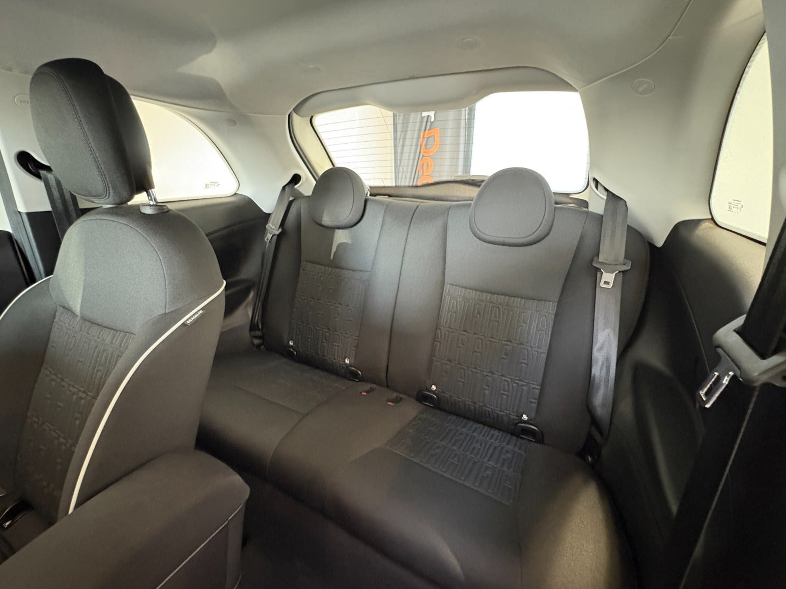 Hvid Fiat 500e fra 2024