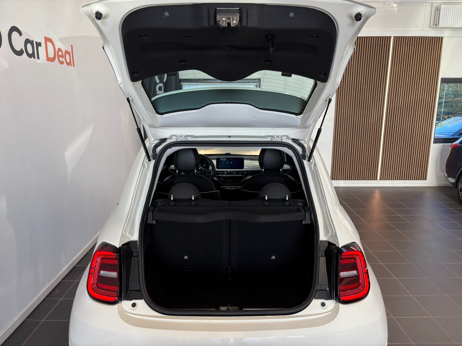 Hvid Fiat 500e fra 2024
