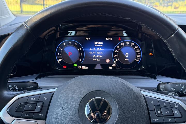 Grå VW Golf fra 2020