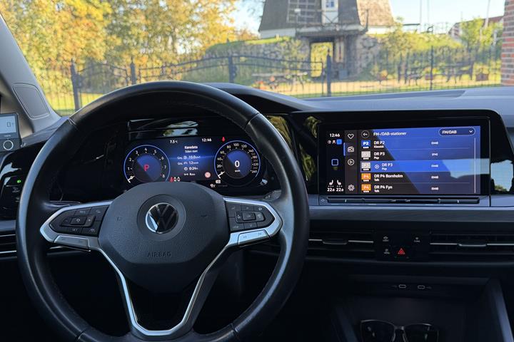 Grå VW Golf fra 2020