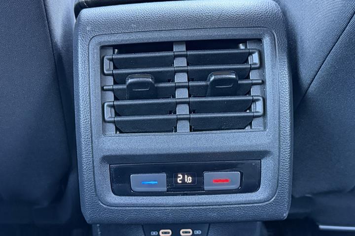 Grå VW Golf fra 2020