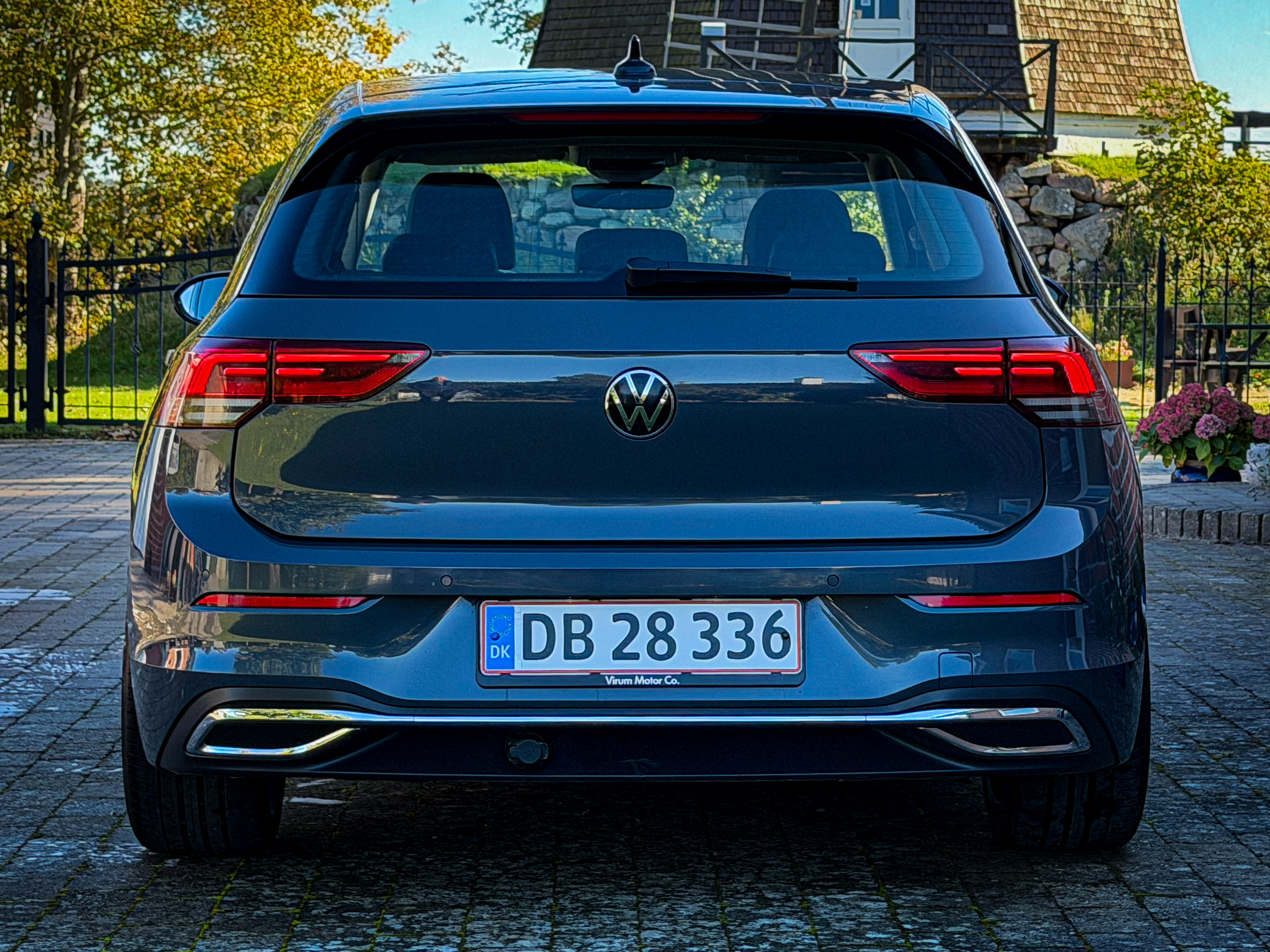 Grå VW Golf fra 2020