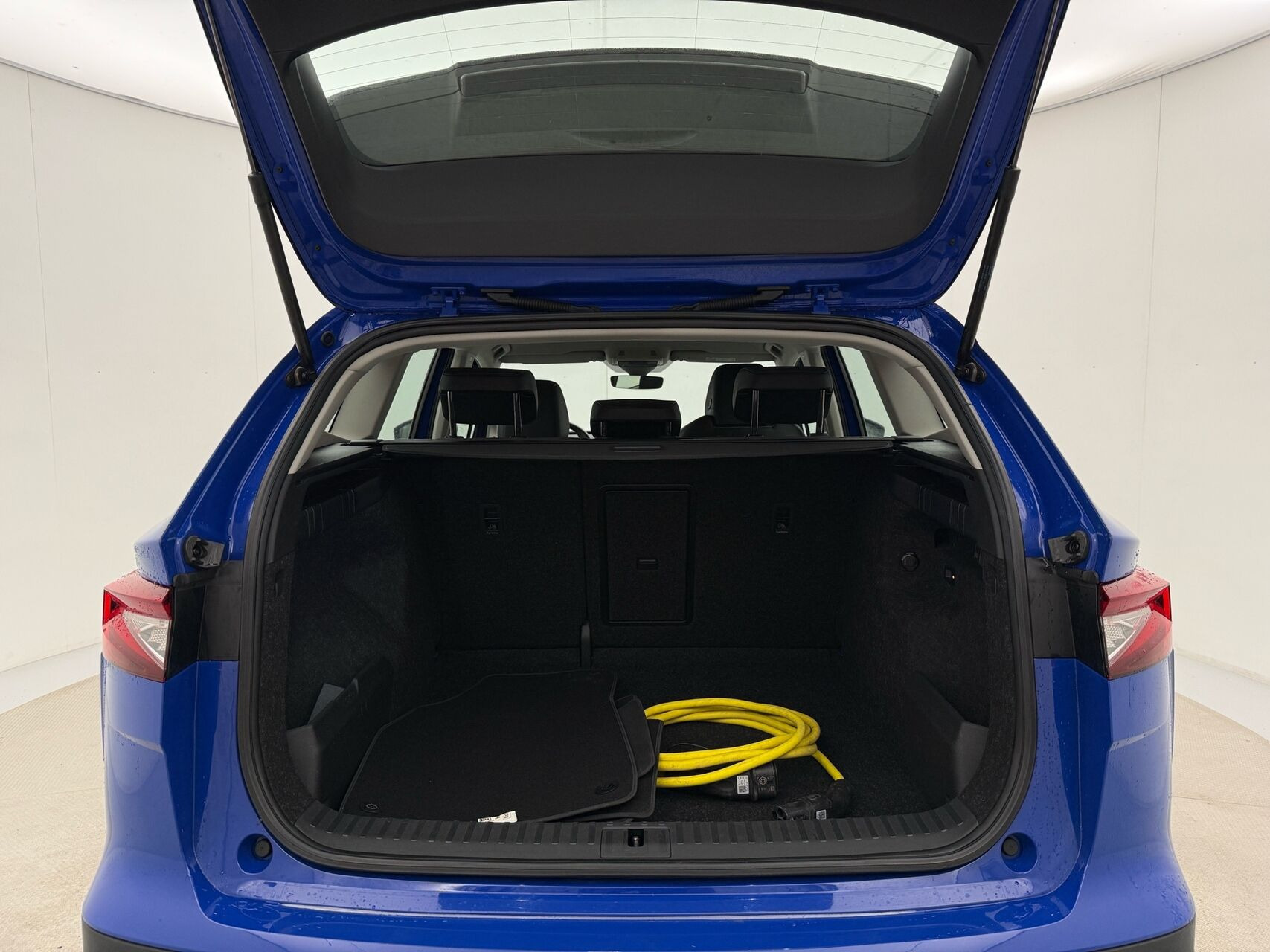 Blå Skoda Enyaq fra 2023