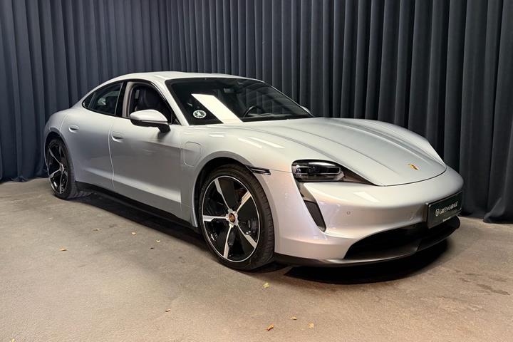 Grå Porsche Taycan fra 2023