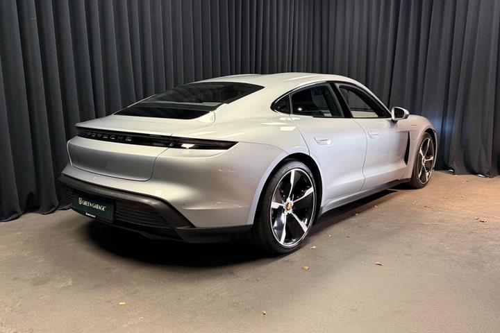 Grå Porsche Taycan fra 2023