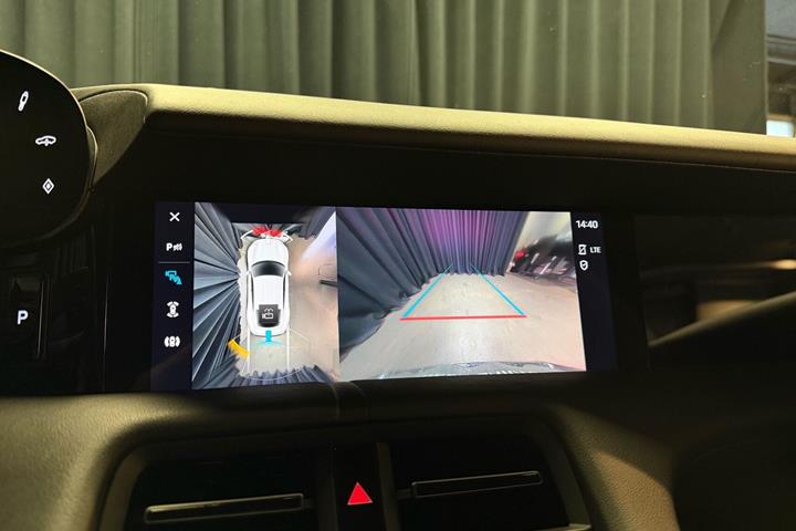 Grå Porsche Taycan fra 2023