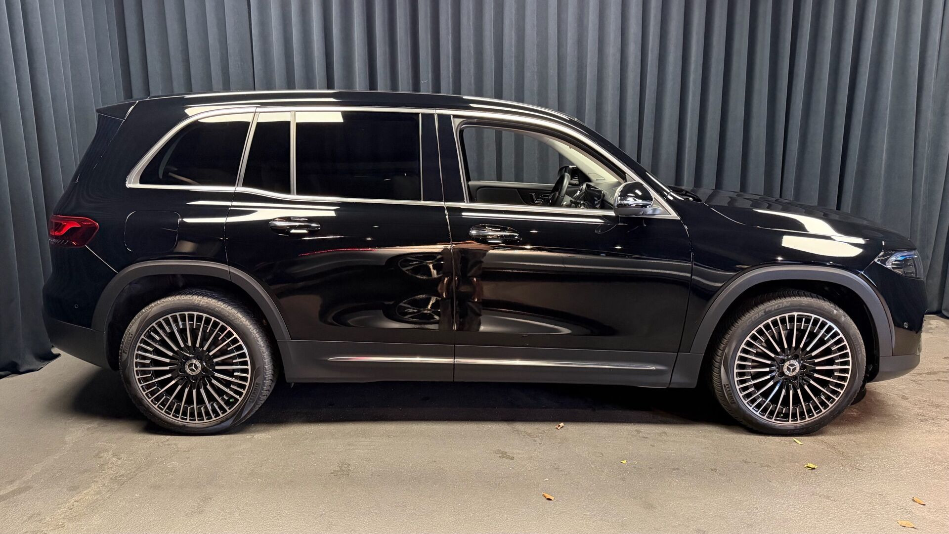 Sort Mercedes EQB250+ fra 2023