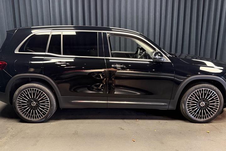 Sort Mercedes EQB250+ fra 2023