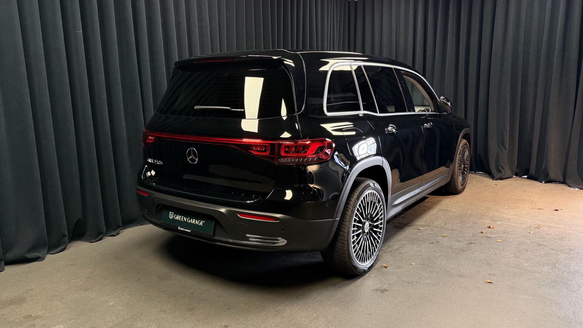 Sort Mercedes EQB250+ fra 2023