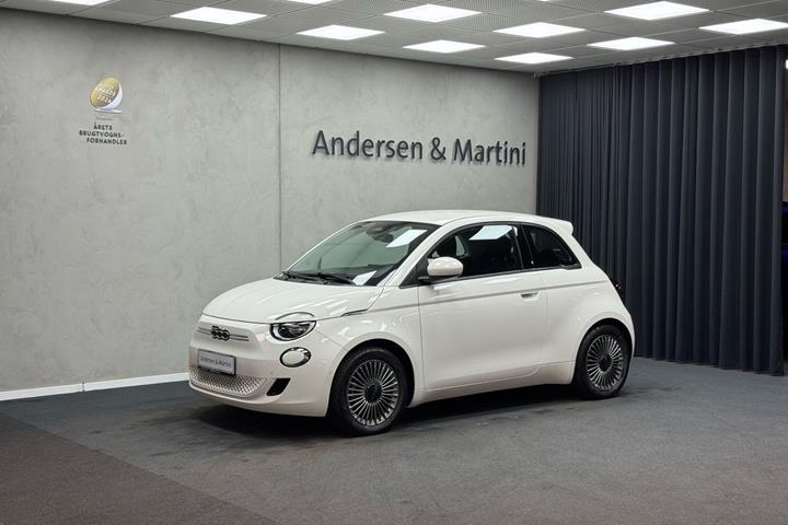 Hvid Fiat 500e fra 2023