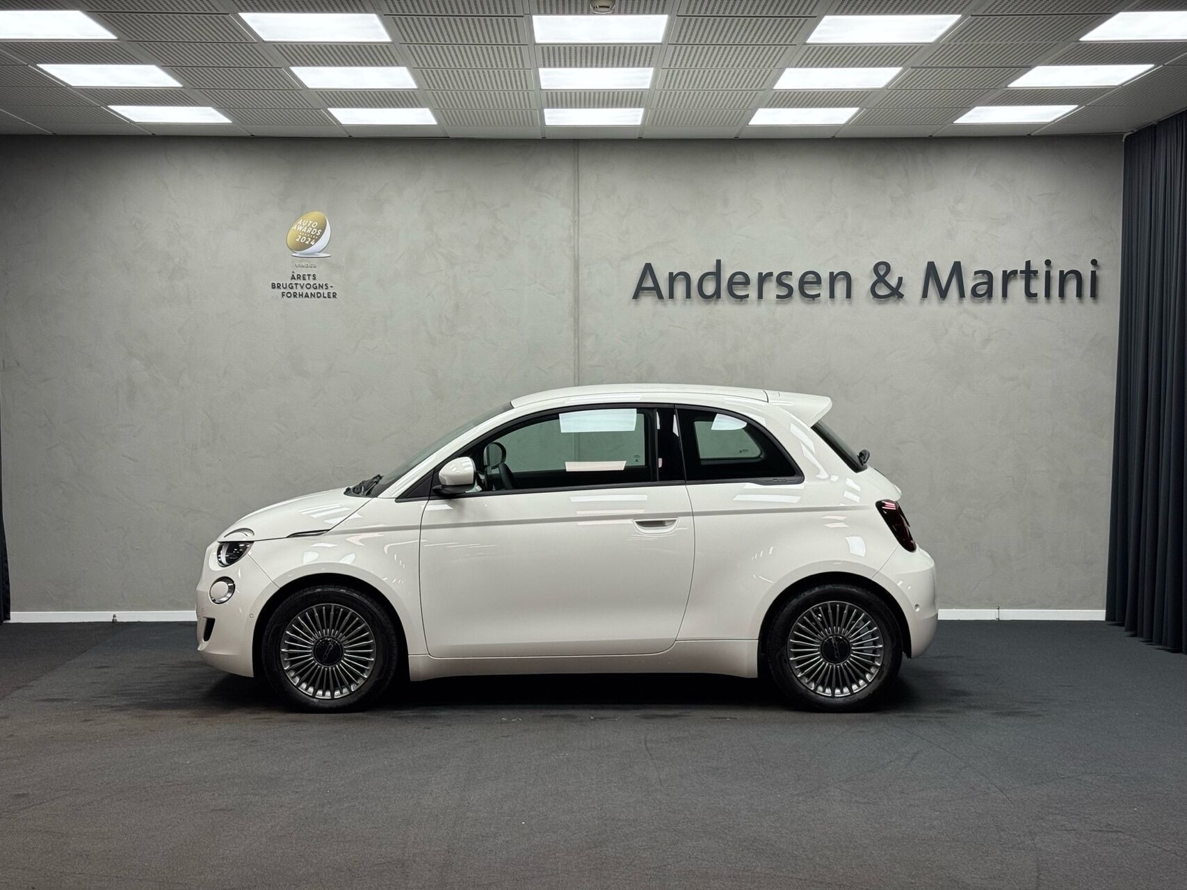 Hvid Fiat 500e fra 2023