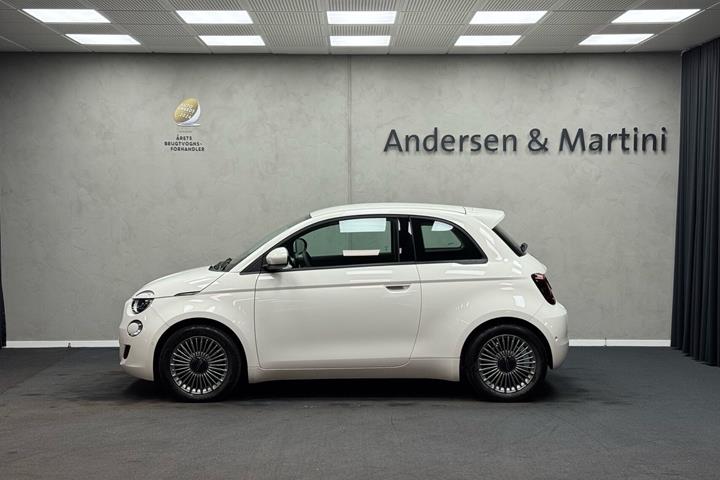 Hvid Fiat 500e fra 2023