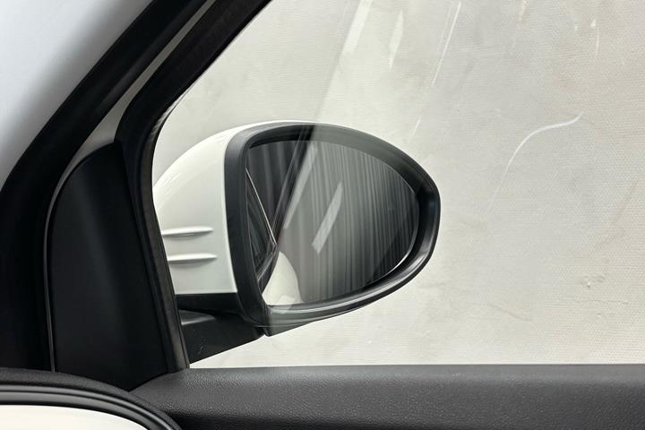 Hvid Fiat 500e fra 2023