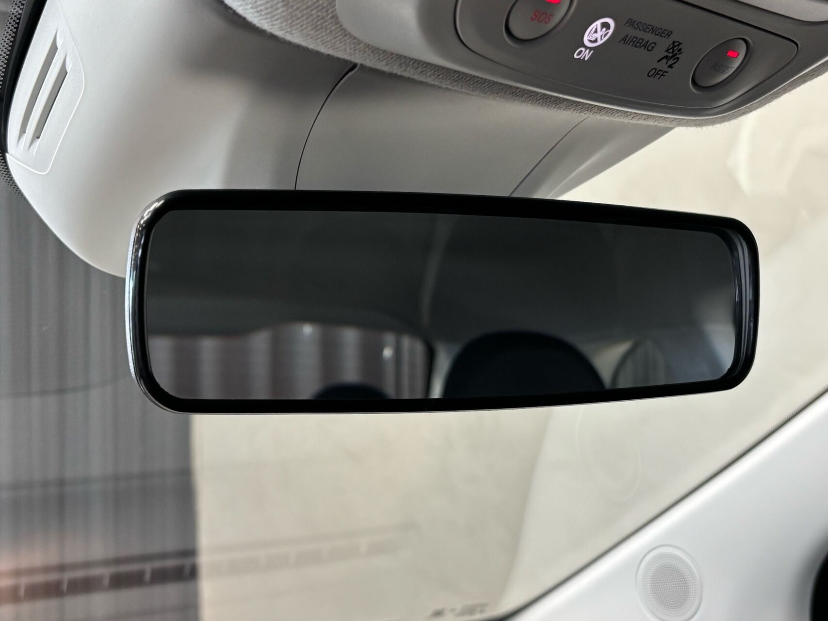 Hvid Fiat 500e fra 2023