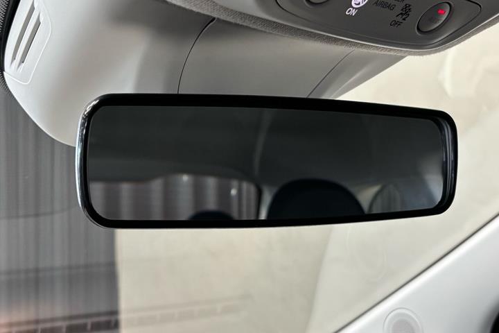Hvid Fiat 500e fra 2023