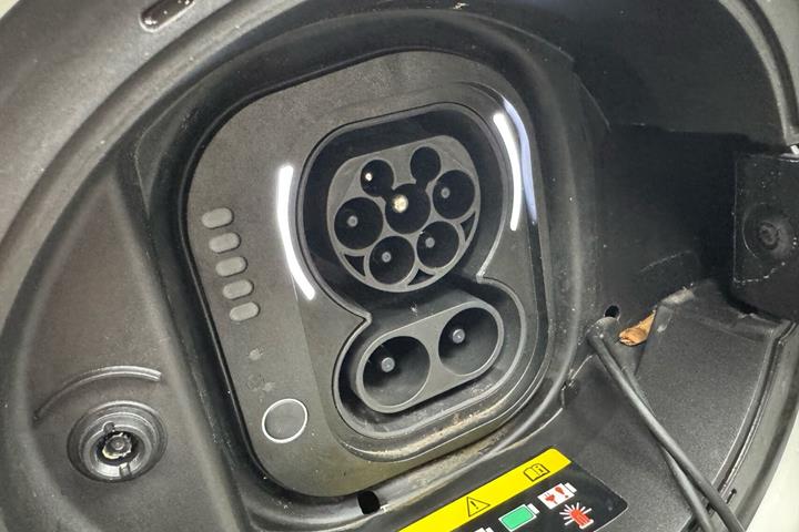Hvid Fiat 500e fra 2023