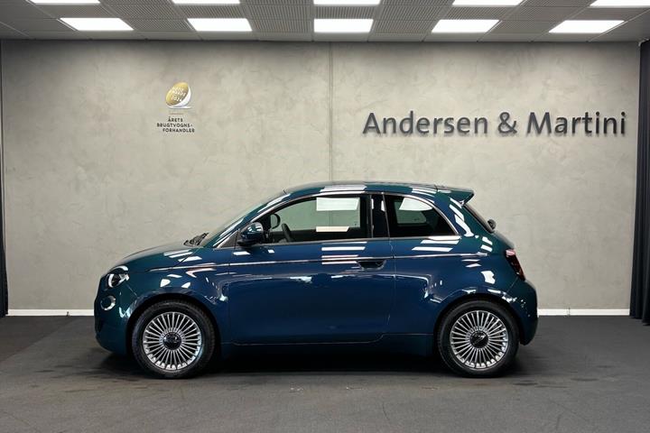 Grøn Fiat 500e fra 2023