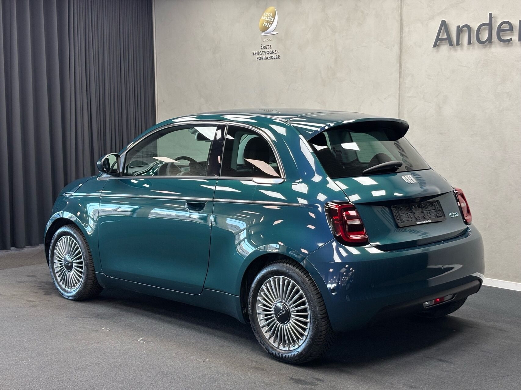 Grøn Fiat 500e fra 2023