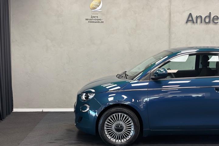 Grøn Fiat 500e fra 2023