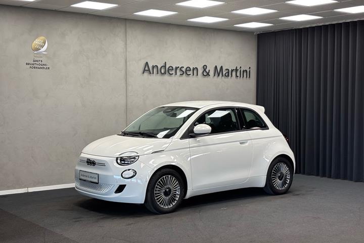 Hvid Fiat 500e fra 2023