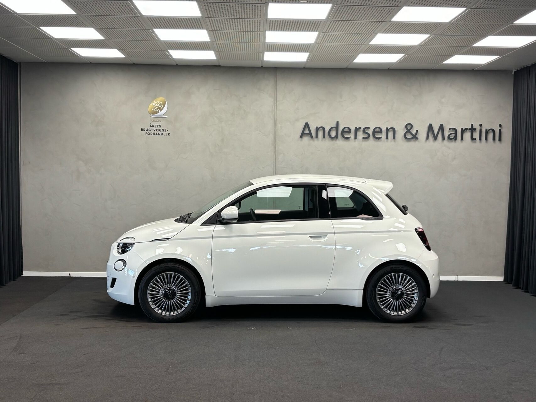 Hvid Fiat 500e fra 2023
