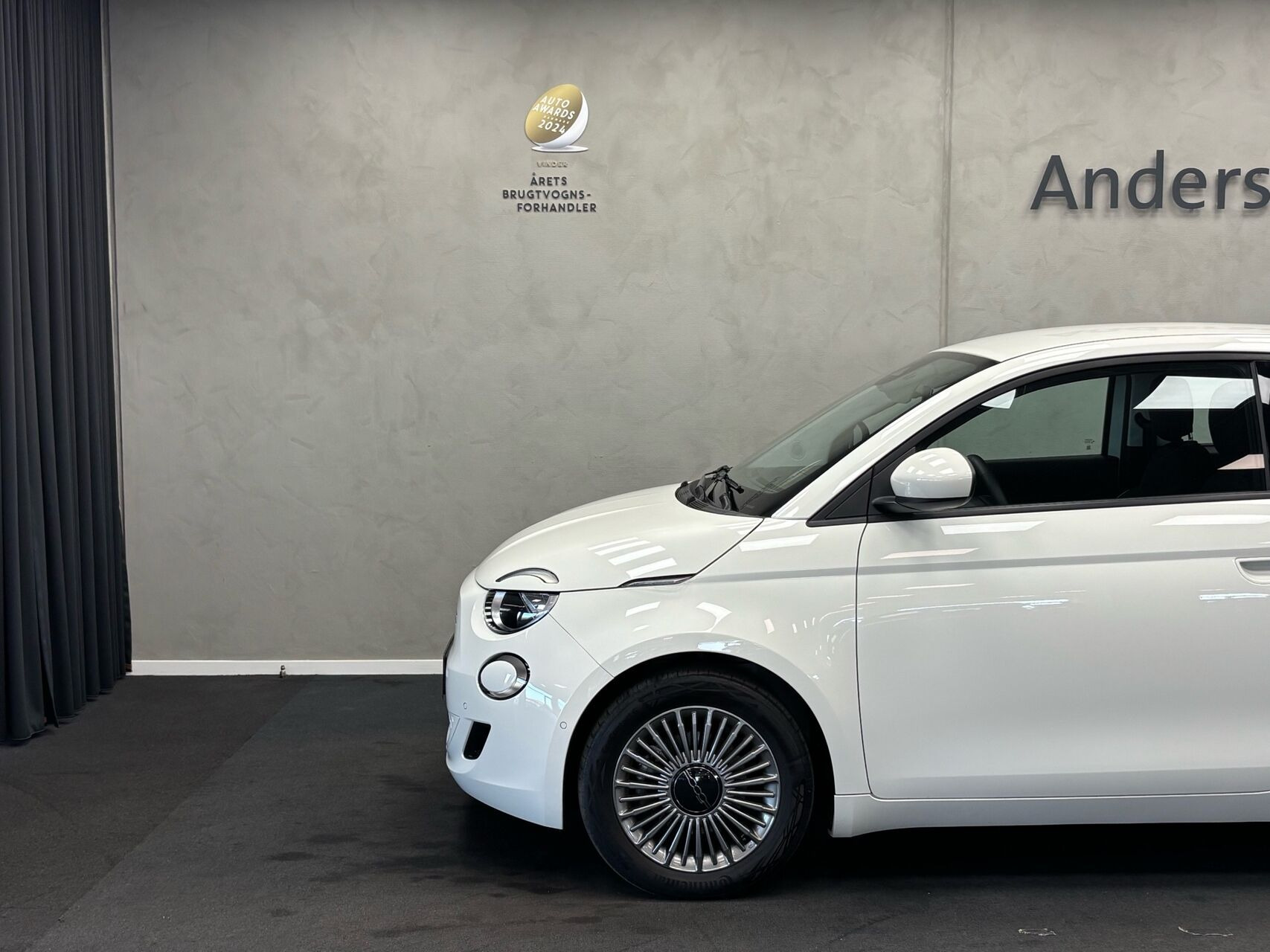 Hvid Fiat 500e fra 2023