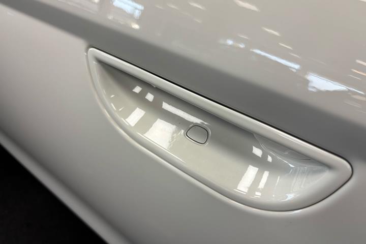 Hvid Fiat 500e fra 2023