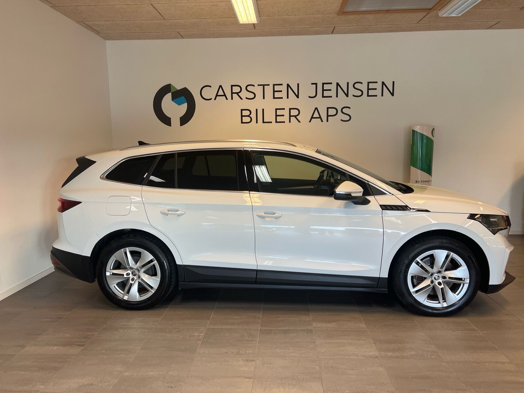 Hvid Skoda Enyaq fra 2022