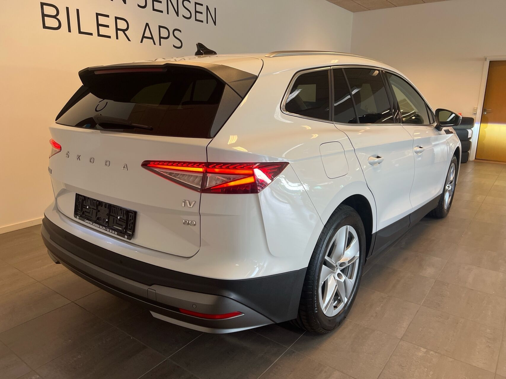Hvid Skoda Enyaq fra 2022