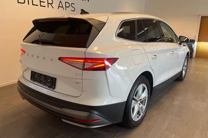 Hvid Skoda Enyaq fra 2022