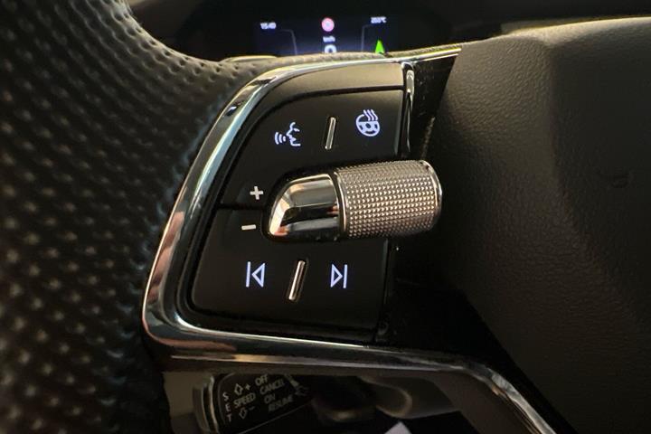 Hvid Skoda Enyaq fra 2022