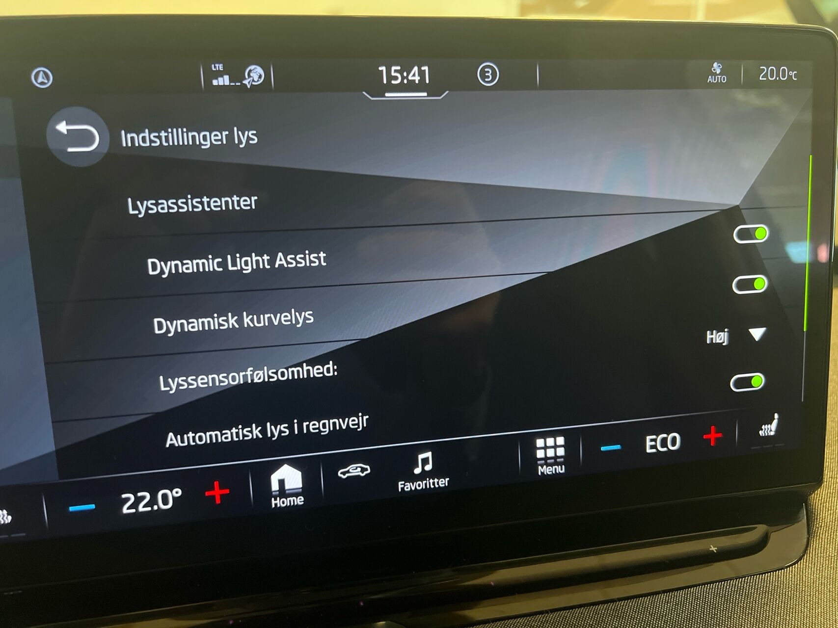 Hvid Skoda Enyaq fra 2022