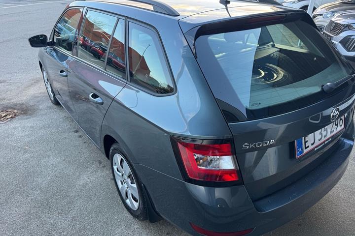 Blå Skoda Fabia fra 2020