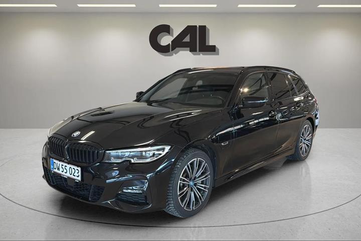 Sort BMW 330e fra 2022