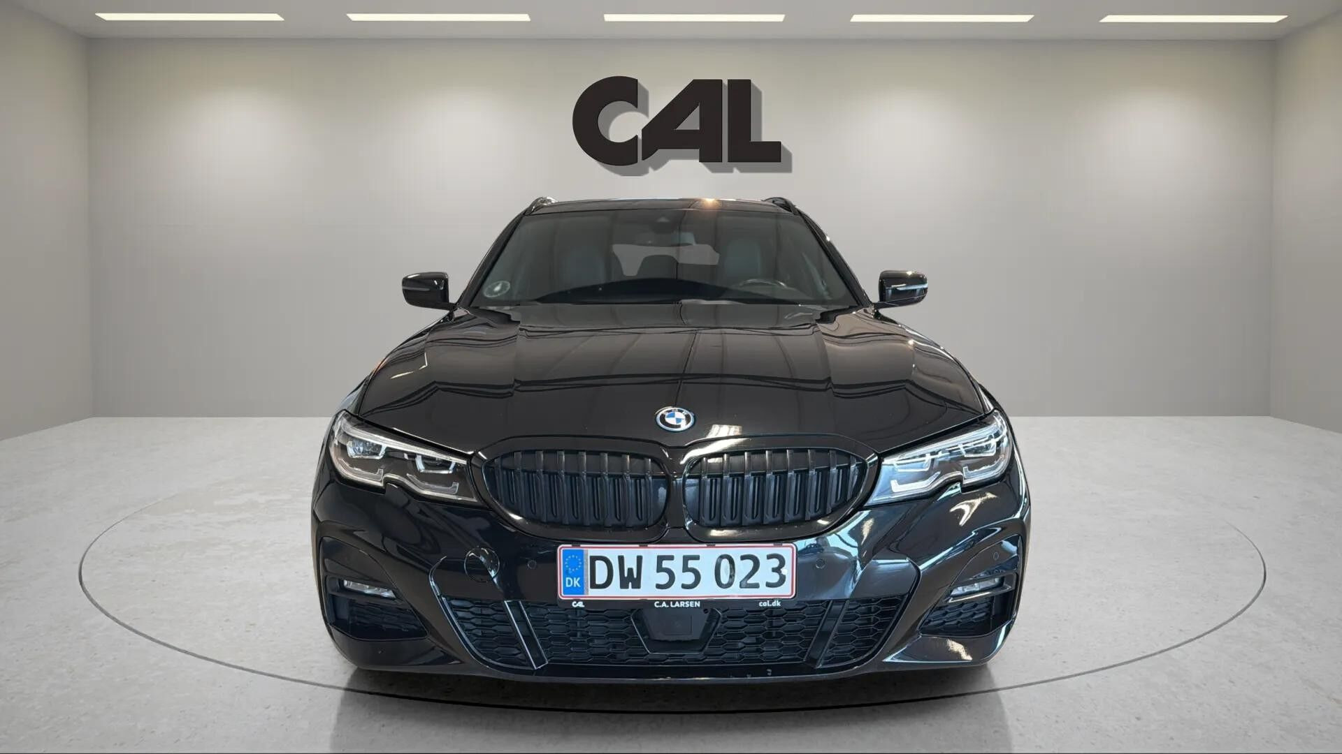Sort BMW 330e fra 2022