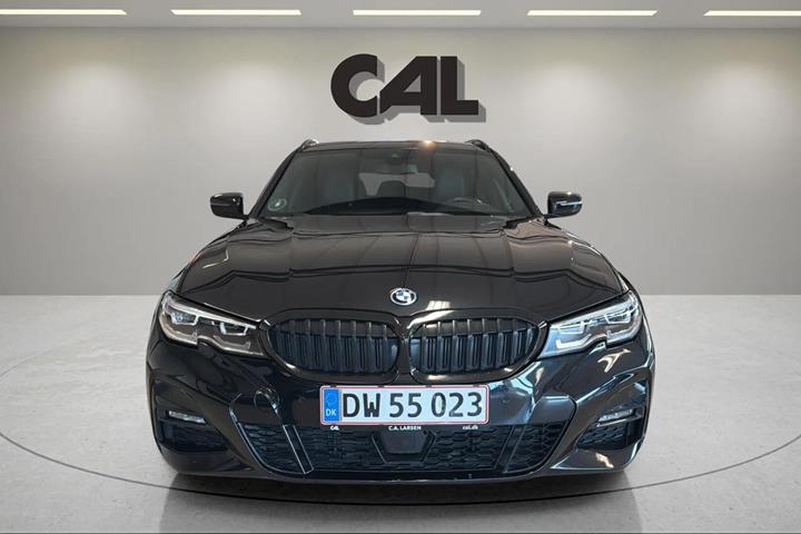 Sort BMW 330e fra 2022