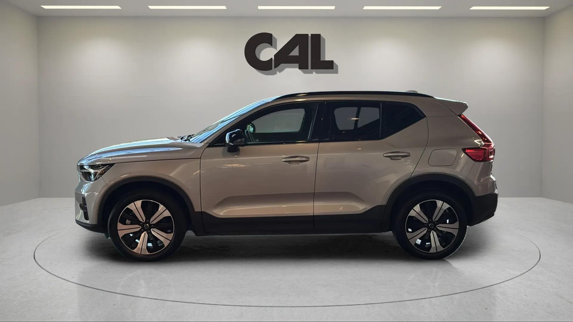 Sølv Volvo XC40 fra 2022