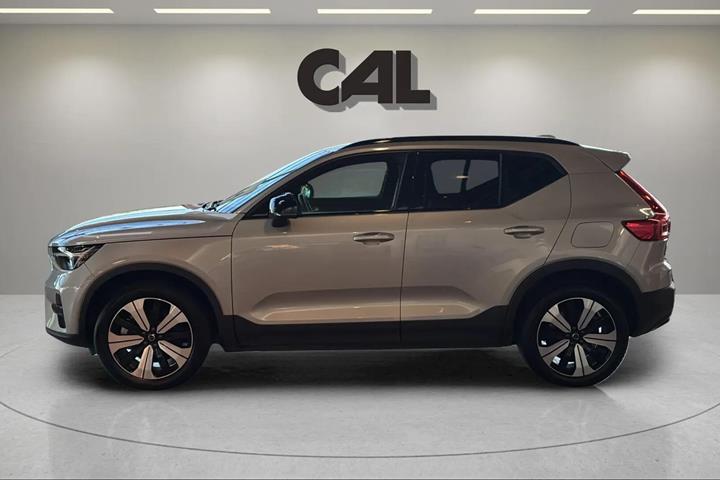 Sølv Volvo XC40 fra 2022