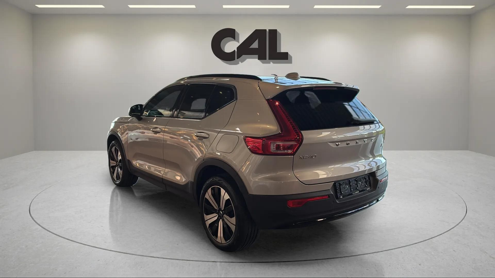 Sølv Volvo XC40 fra 2022