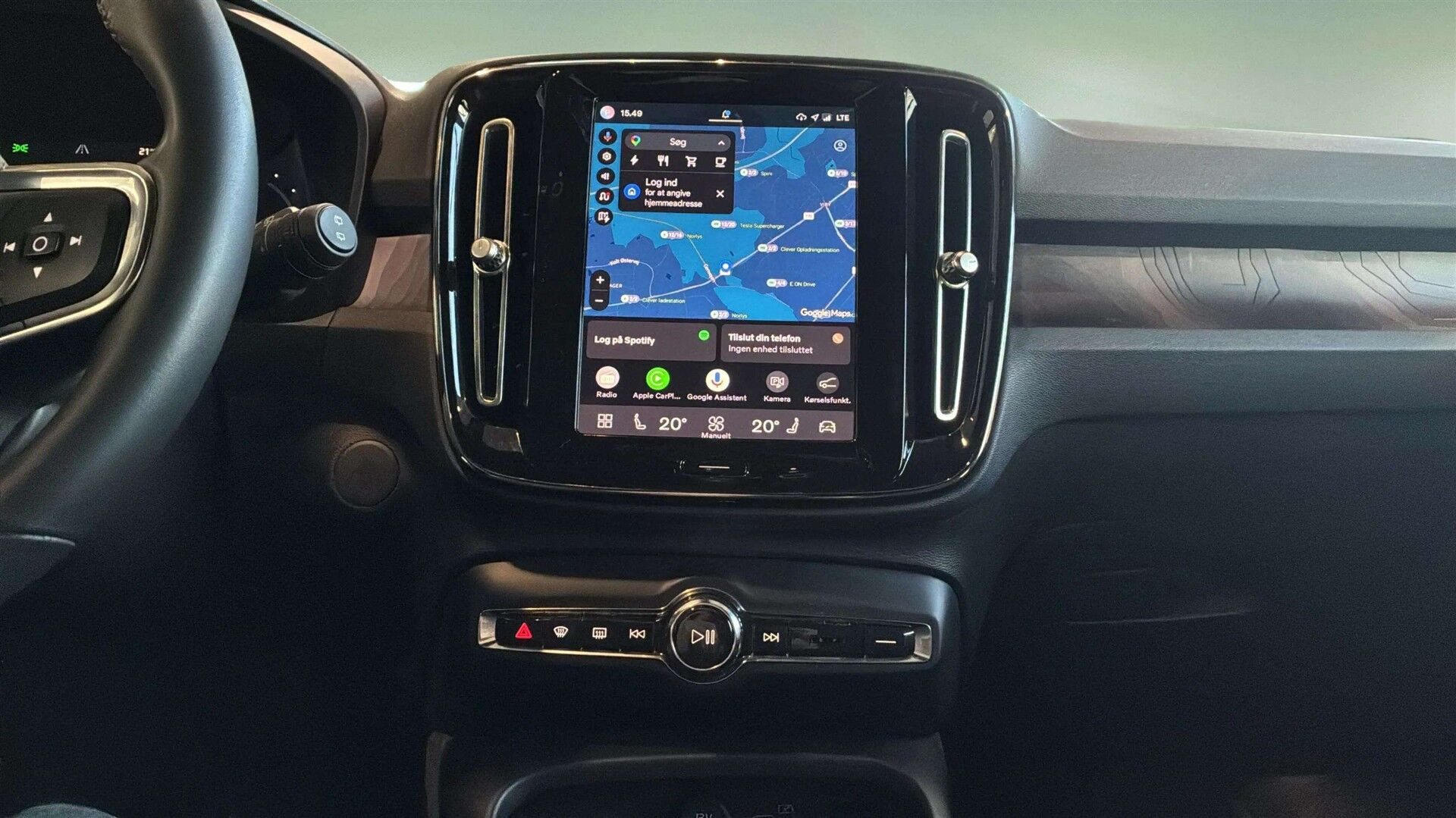 Sølv Volvo XC40 fra 2022