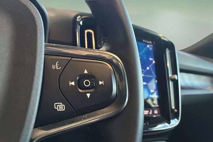 Sølv Volvo XC40 fra 2022