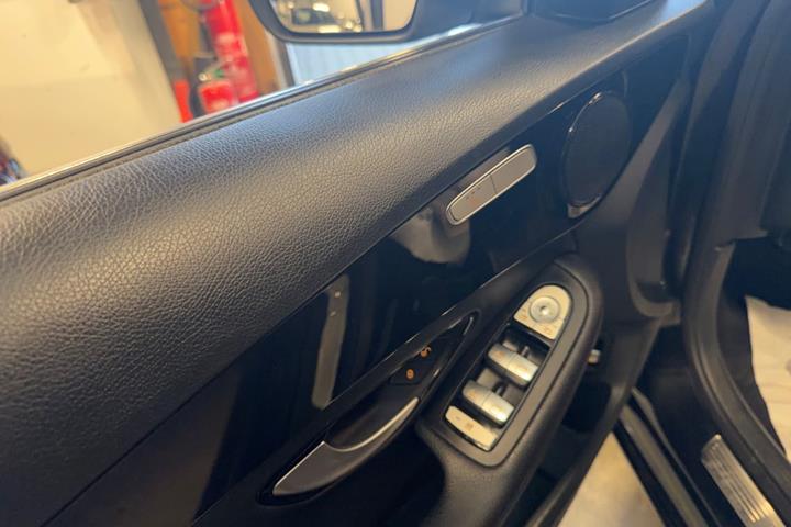 Sort Mercedes C220 d fra 2016