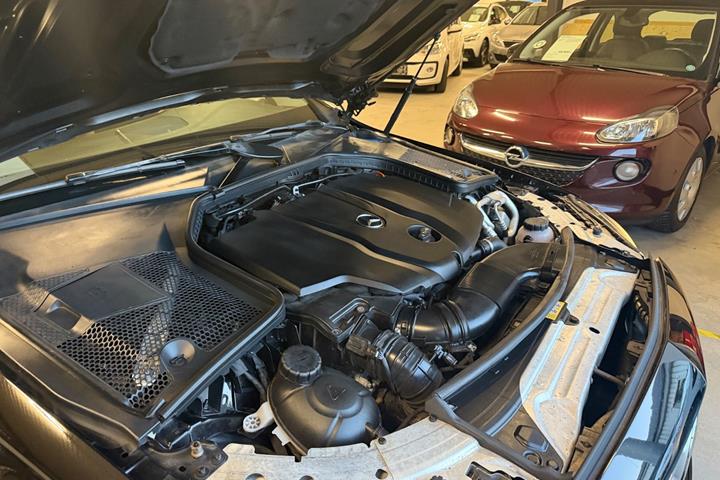 Sort Mercedes C220 d fra 2016