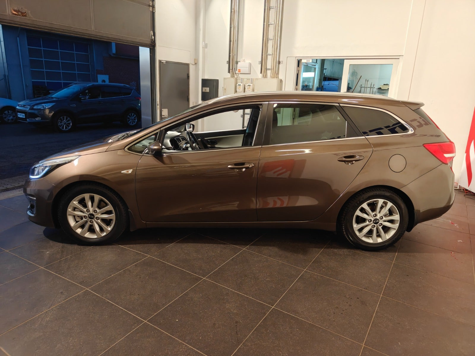Brun Kia Ceed fra 2016