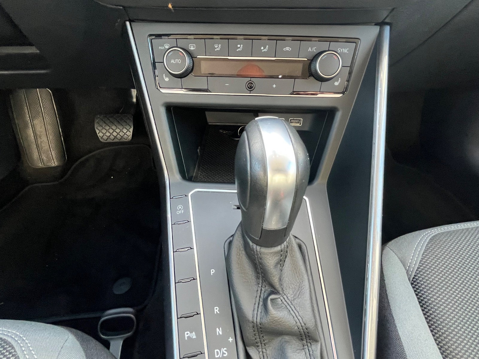 Sort VW Polo fra 2020