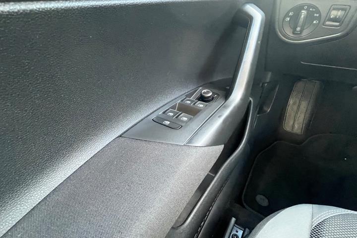 Sort VW Polo fra 2020