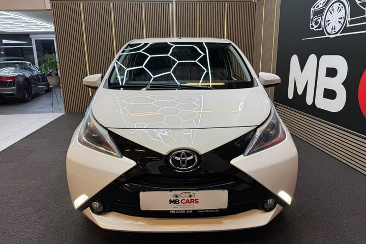 Hvid Toyota Aygo fra 2015