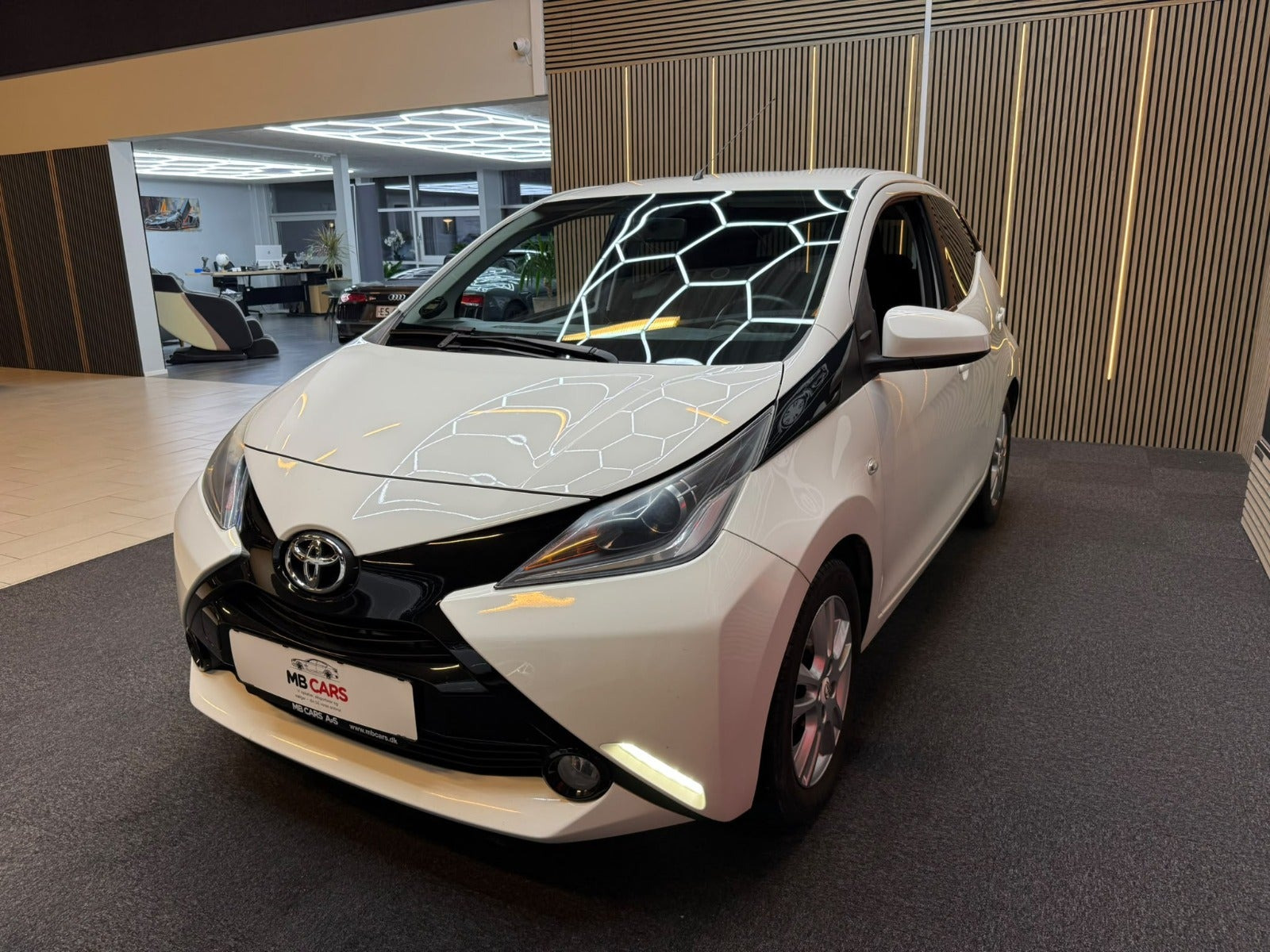 Hvid Toyota Aygo fra 2015
