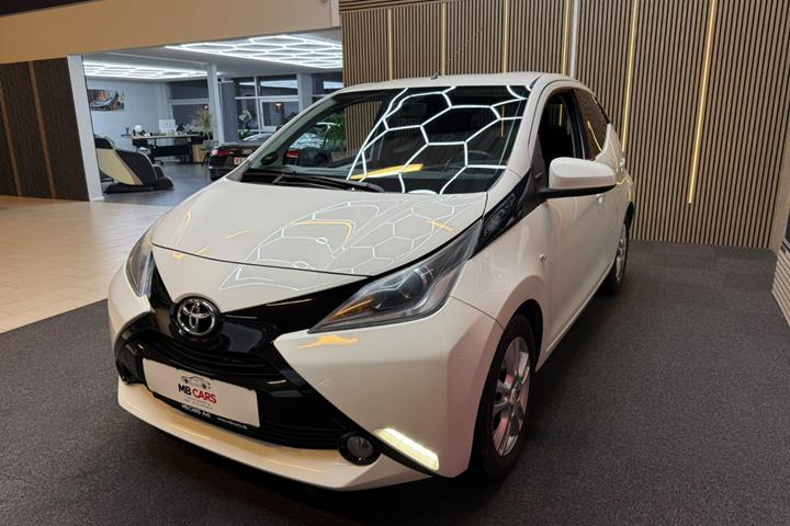 Hvid Toyota Aygo fra 2015