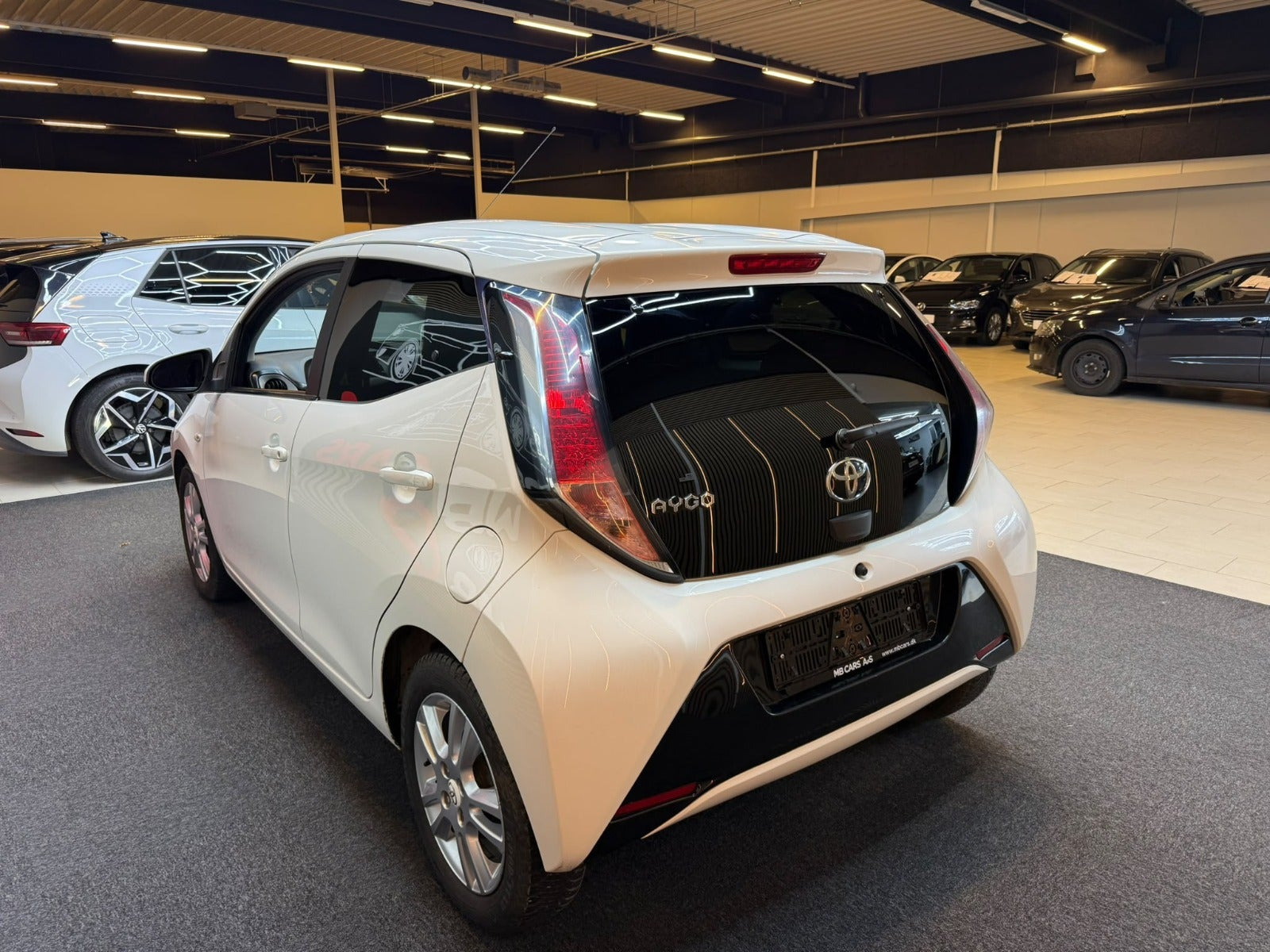 Hvid Toyota Aygo fra 2015
